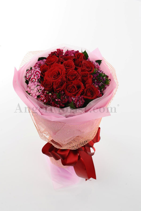 Hand Bouquet: Crimson Passion