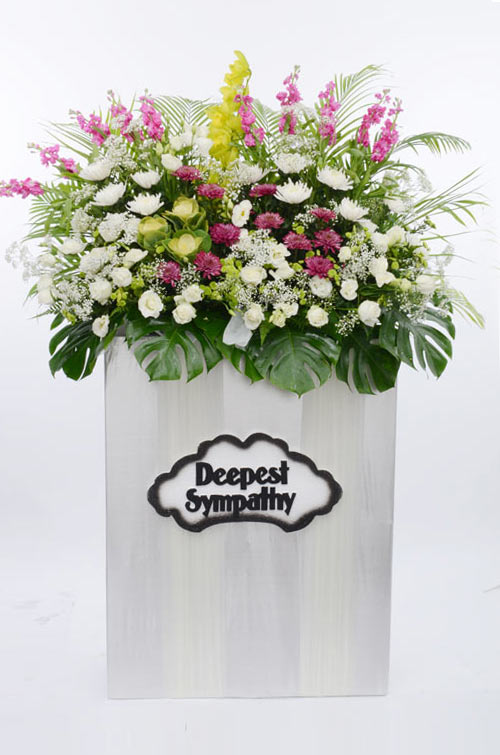Condolence Wreath: Heartfelt Sympathy