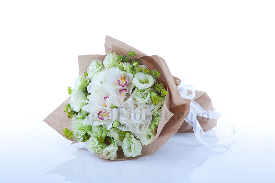 Flower Hand Bouquet: Fresh Scent