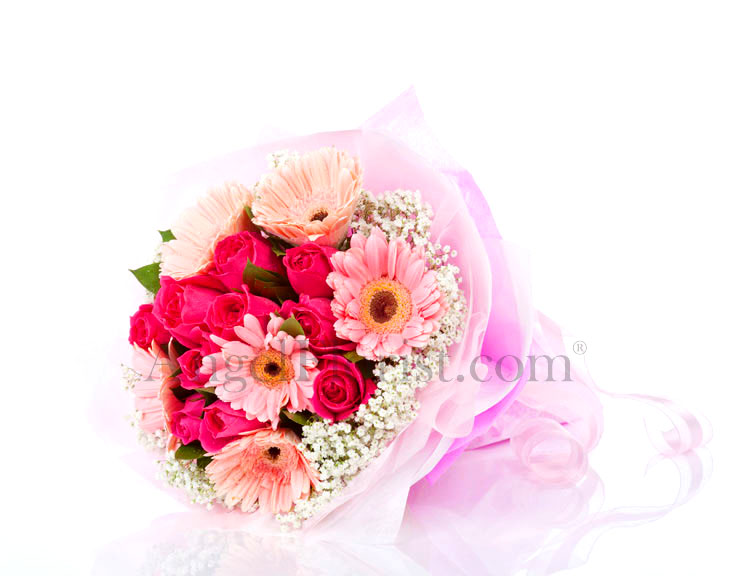 Flower Hand Bouquet: Sweet Charms
