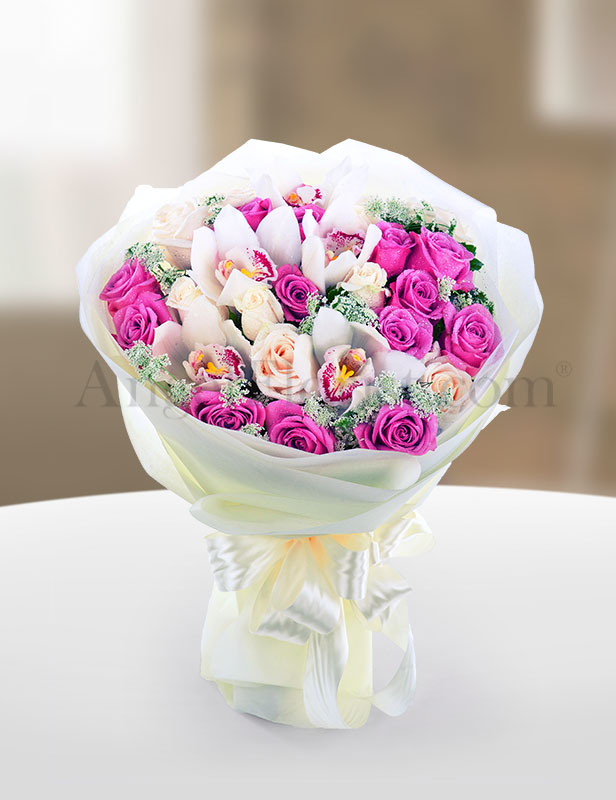 Hand Bouquet: A Dozen Hugs