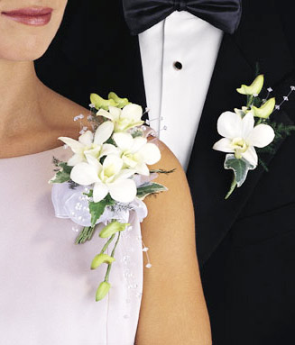 Wedding Flowers: Corsage Set