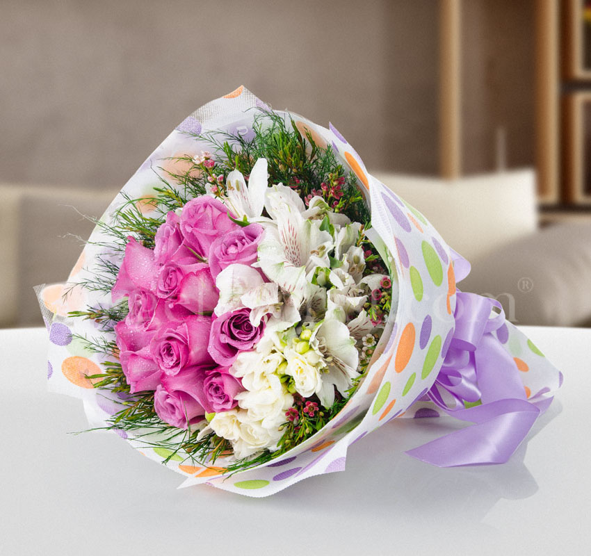 Hand Bouquet: Lovely Moments