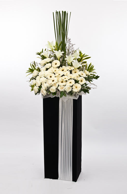 Condolence Wreath: Mellow