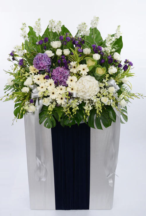 Condolence Wreath: Sincere Respect