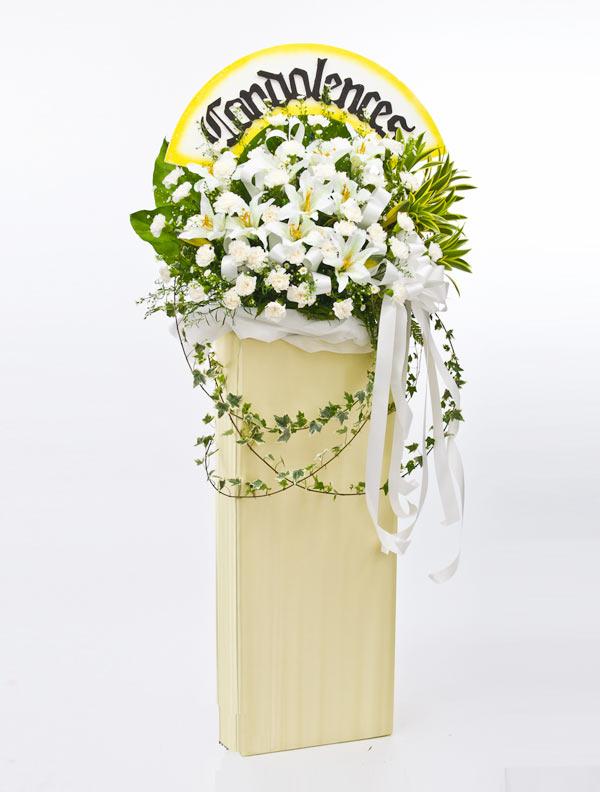Condolence Flowers: Fondest Remembrances
