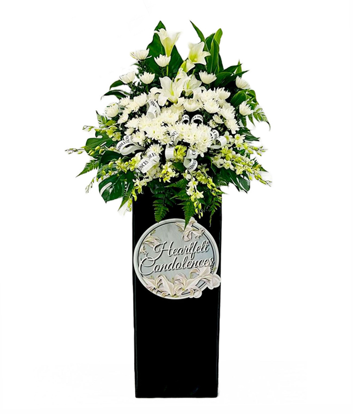 Condolence Wreath: Comforting Hugs