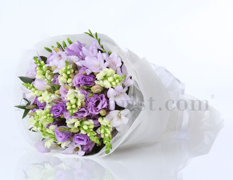 Flower Hand Bouquet: Shades of Love