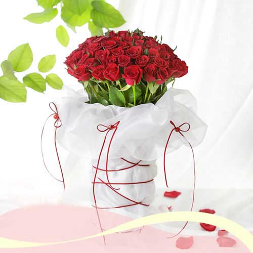 Flower Hand Bouquet: Lots of Love