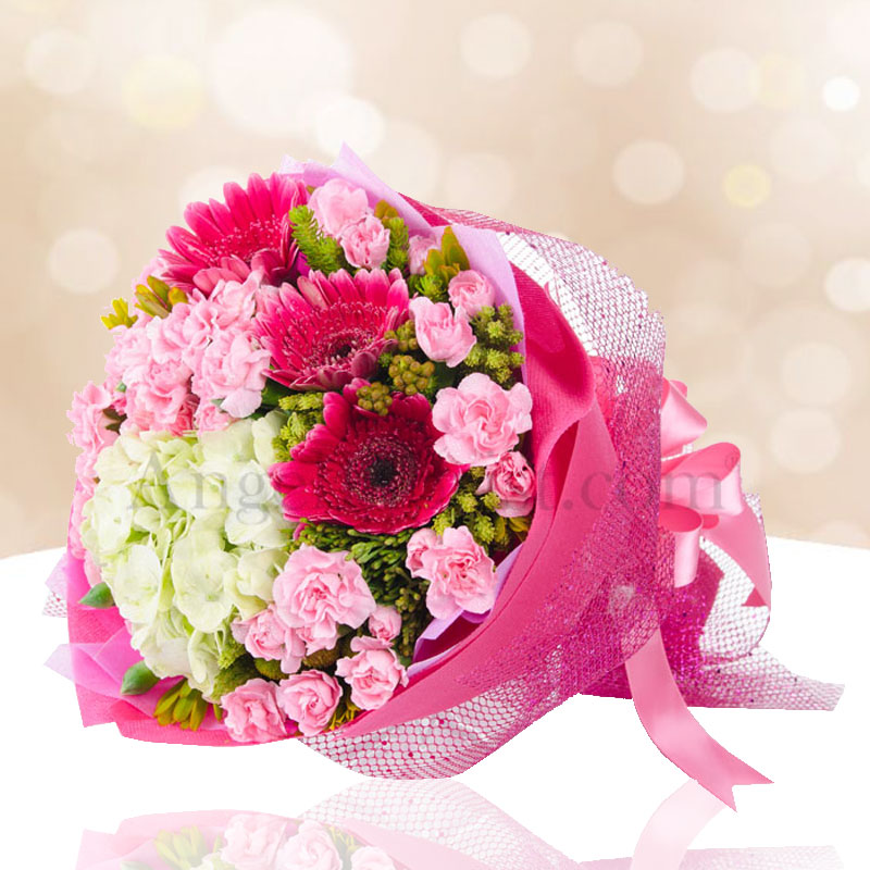 Hand Bouquet: Wonders of the World