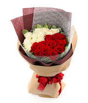 Flower Hand Bouquet: Delicate Love (Red-White)